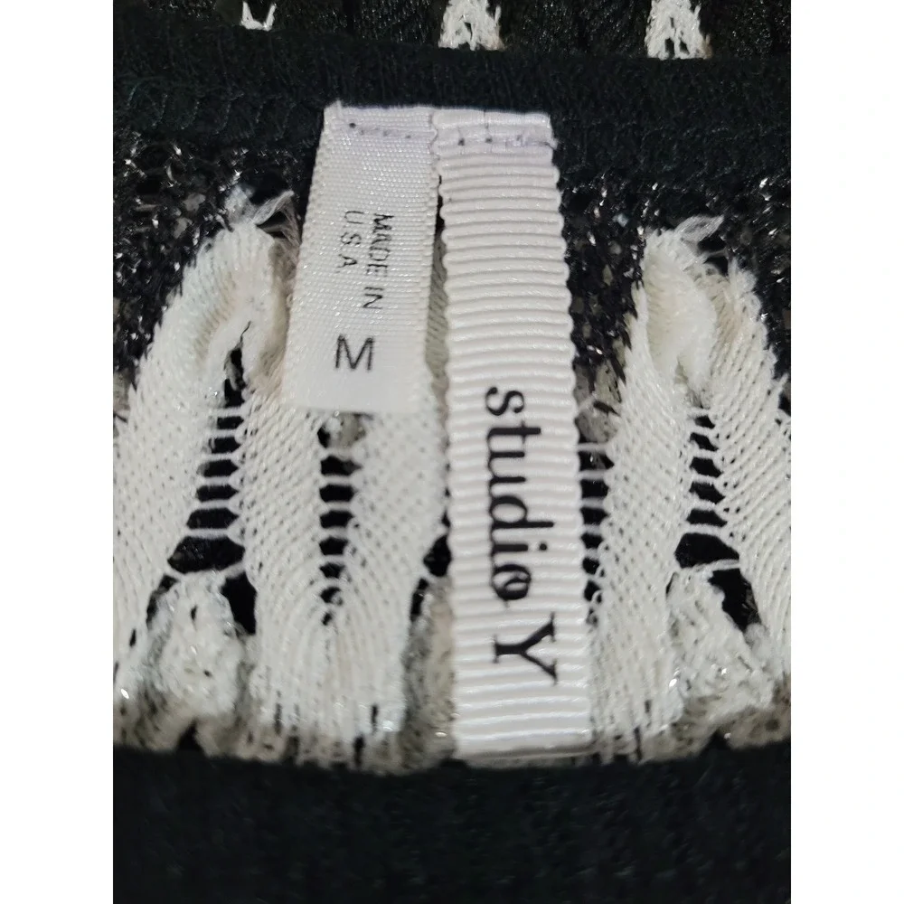 Studio Y Knit Top Women Medium Black White‎ Chevron Metallic Short Sleeve